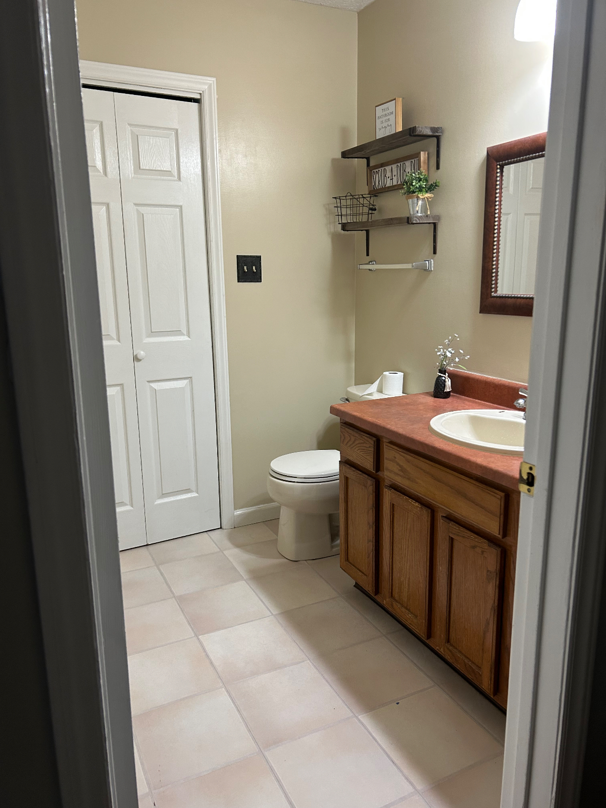 Female preferably. Fully Furnished Room, Private Bath , Quiet clean Home - Photo 4