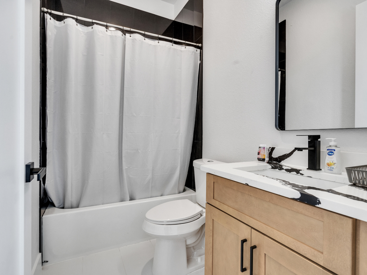 NRG Stadium & Texas Medical Center Home Base. Quiet, Comfortable and Central - Photo 11
