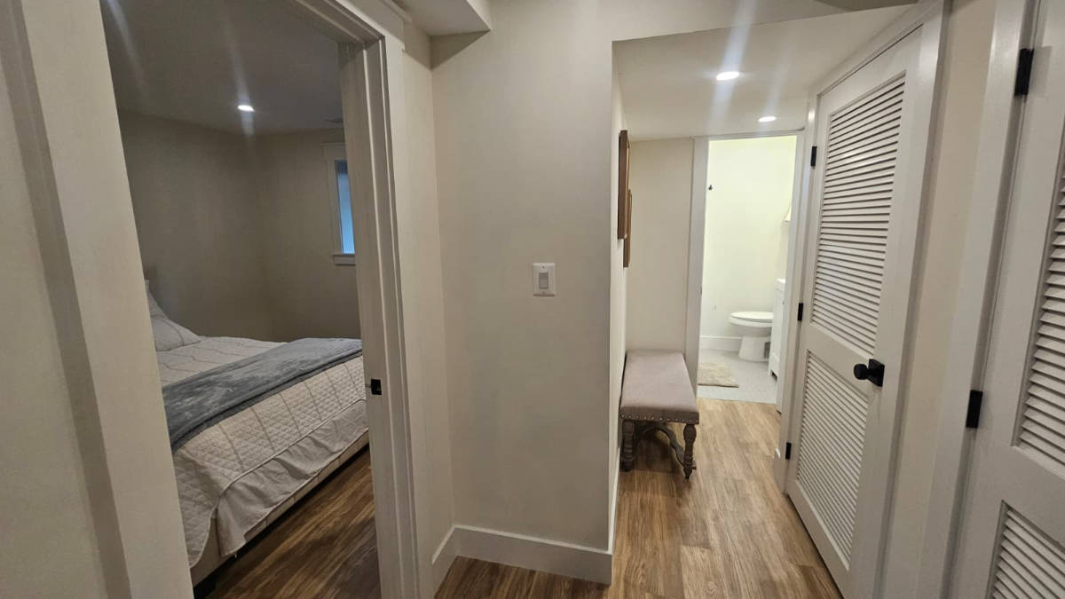 Mother-in-law Suite with Separate Entrance close to Metro - Photo 9