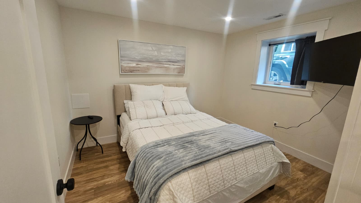 Mother-in-law Suite with Separate Entrance close to Metro - Photo 10