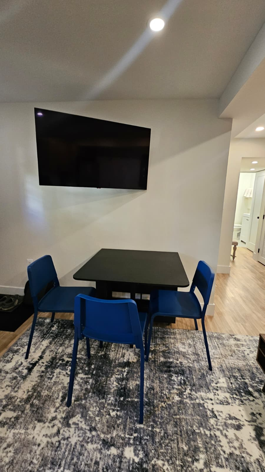 Mother-in-law Suite with Separate Entrance close to Metro - Photo 8