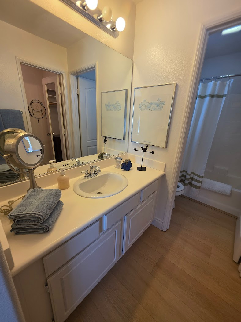 Spacious Secluded Room in French Valley - Photo 4