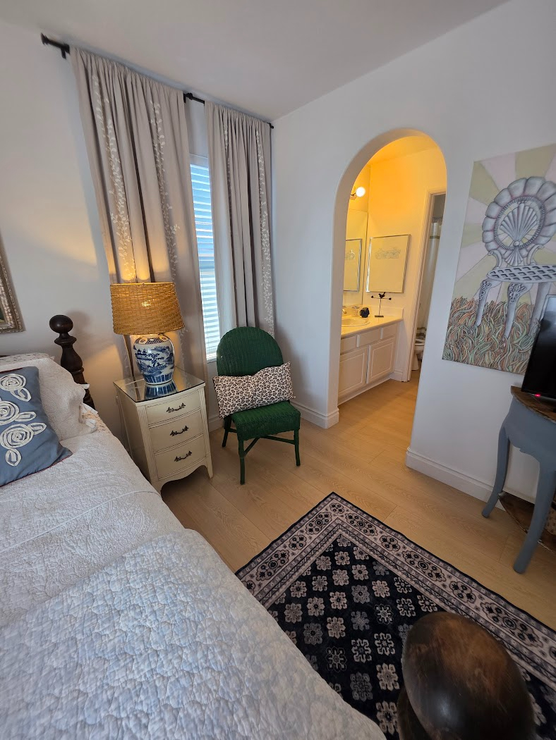 Spacious Secluded Room in French Valley - Photo 5