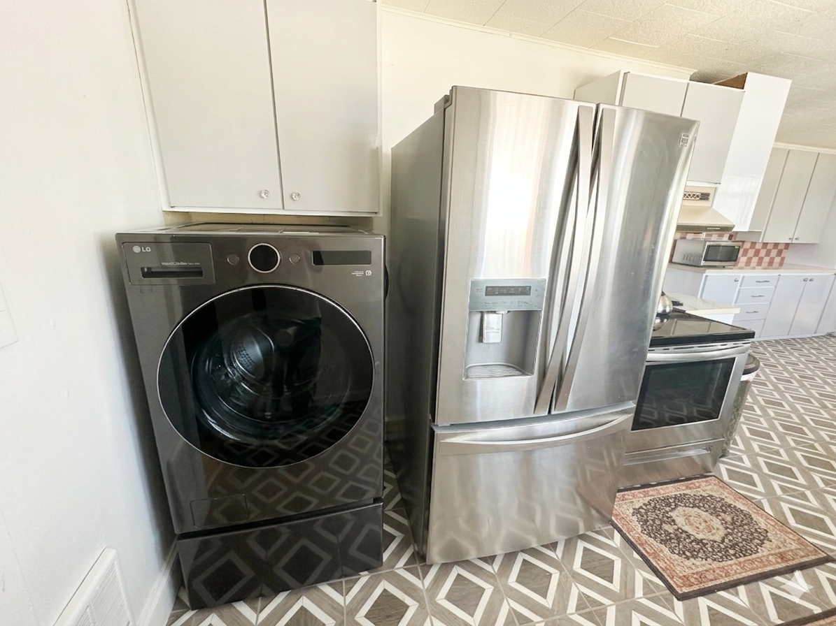 Updated and Comfortable 3BR near CVPH and Downtown - Newly Reduced Rent! - Photo 6