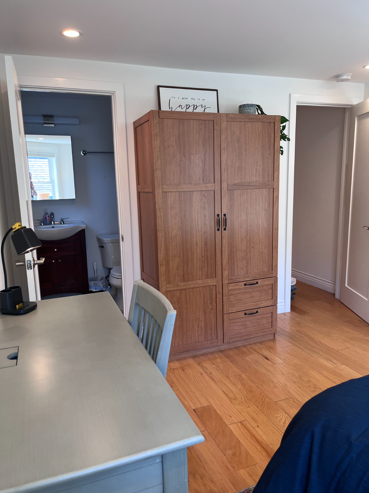 Inviting Room Rental w/ Private Entrance & Bath in a Garden Apartment in Cole Valley - Photo 6