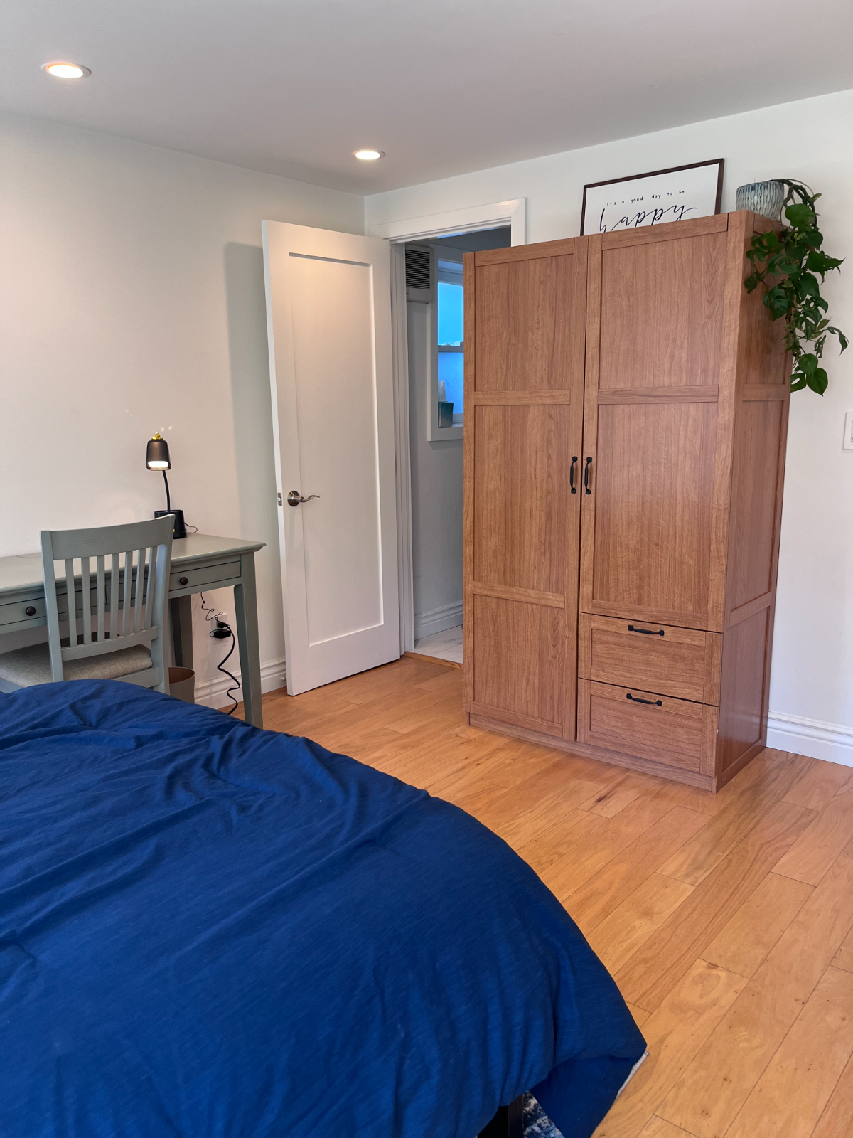 Inviting Room Rental w/ Private Entrance & Bath in a Garden Apartment in Cole Valley - Photo 4