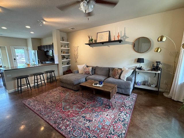 Comfortable and Quiet Near Tesla - Photo 8
