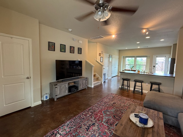 Comfortable and Quiet Near Tesla - Photo 10
