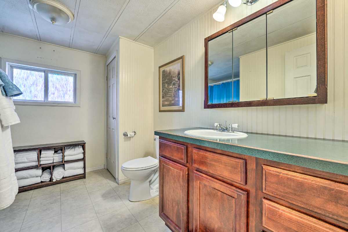 Comfortable Cul-de-Sac Home with Easy Access to Glendo, Power Station - Photo 8