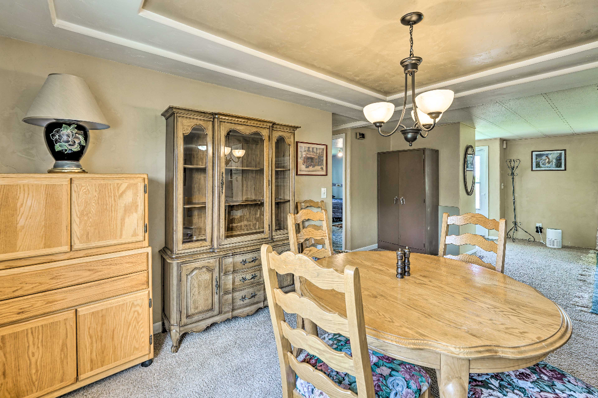 Comfortable Cul-de-Sac Home with Easy Access to Glendo, Power Station - Photo 3