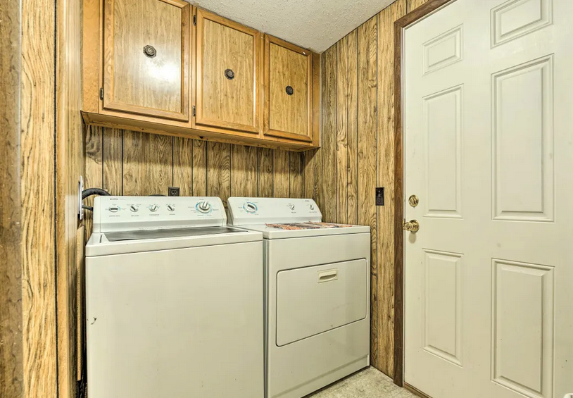 Comfortable Cul-de-Sac Home with Easy Access to Glendo, Power Station - Photo 9