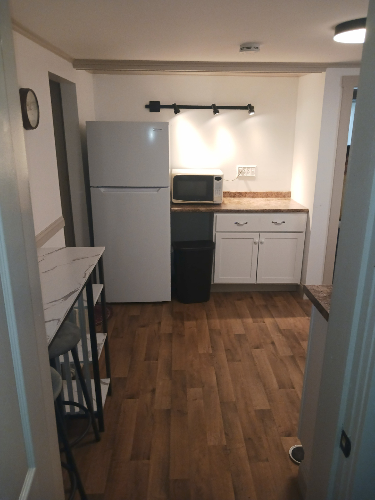 2 bedroom, ground floor full kitchen fully furnished - Photo 6