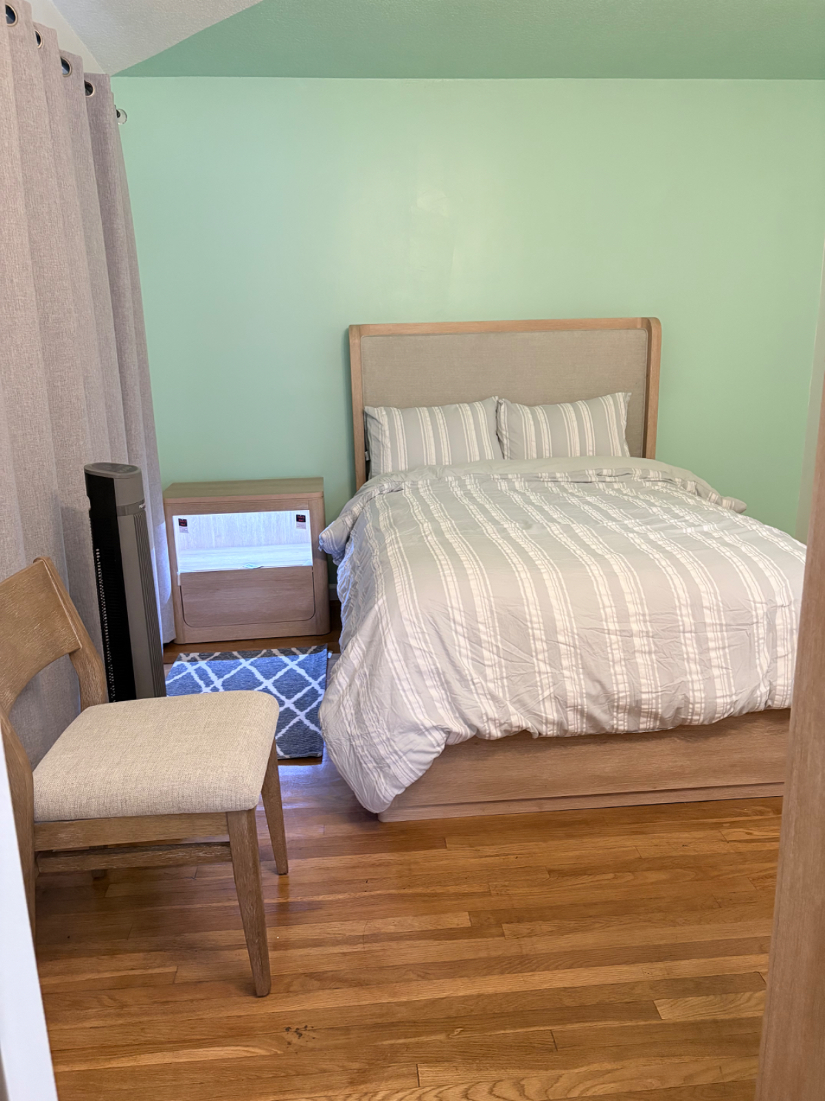 Brand-New Room With Private Bath & Separate Entry Near Major Hospitals - Female Only - Photo 1