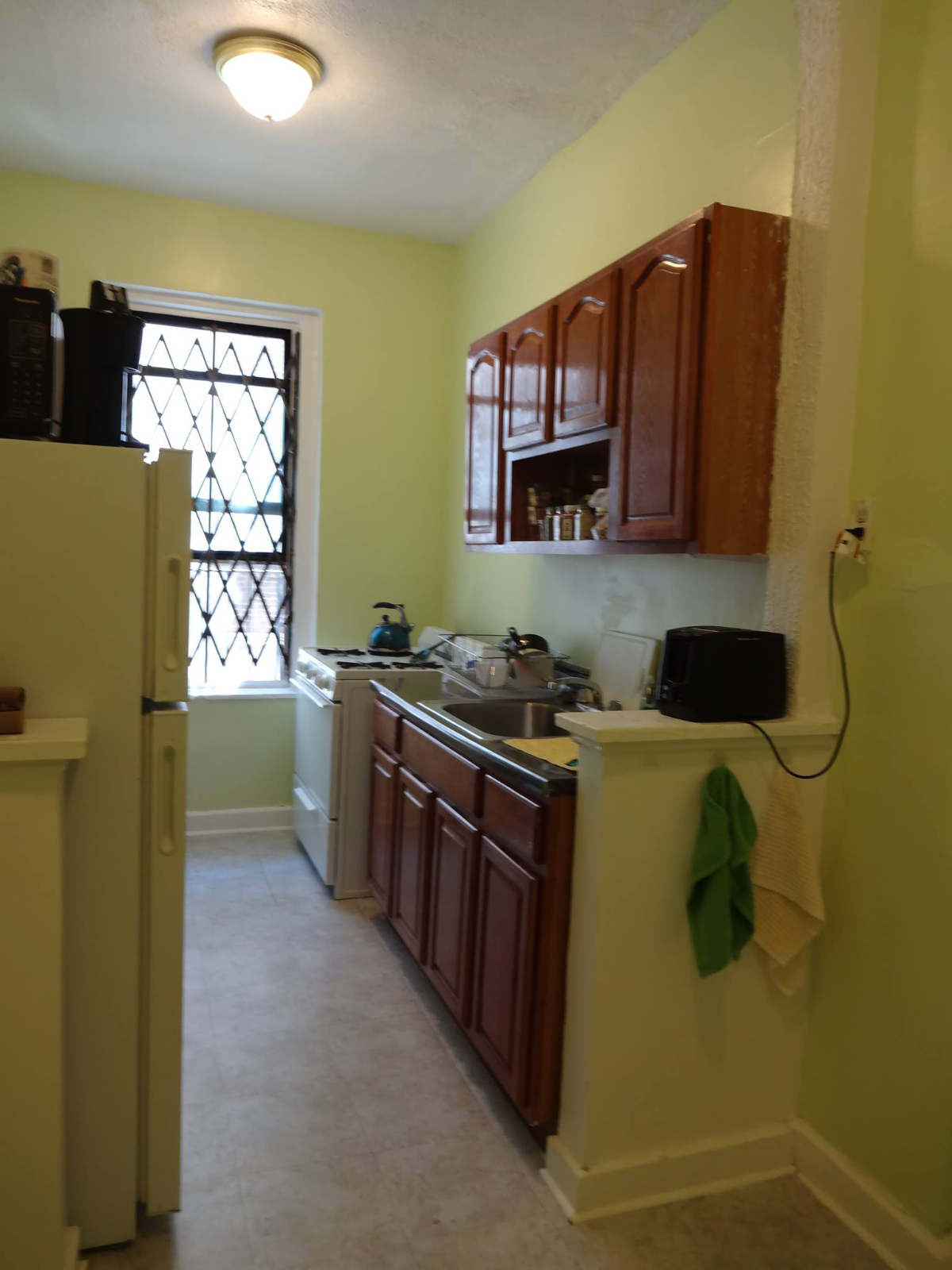 Private Room in 3-BR Apt for rent - Photo 6