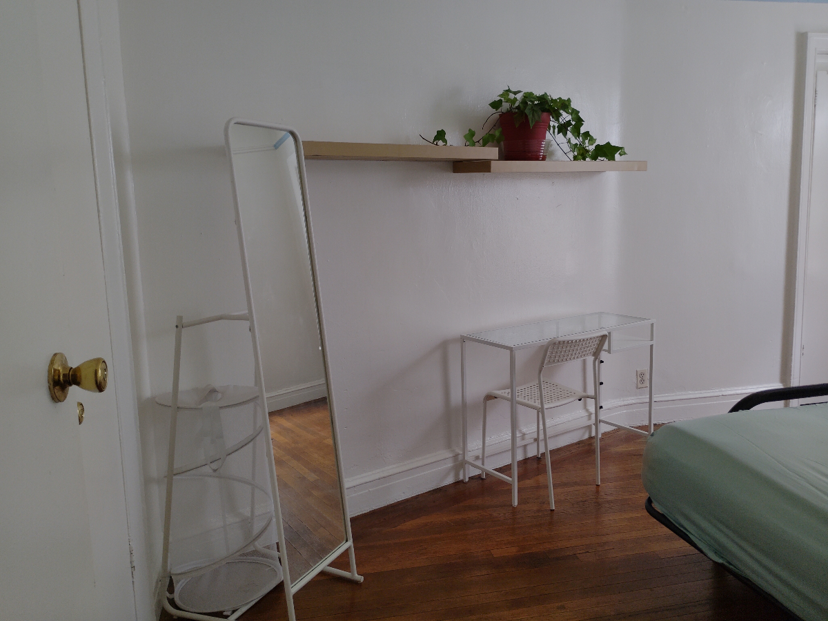 Private Room in 3-BR Apt for rent - Photo 3