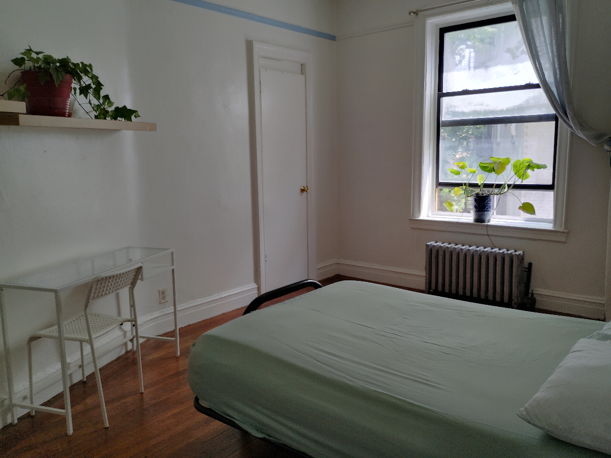 Private Room in 3-BR Apt for rent - Photo 1