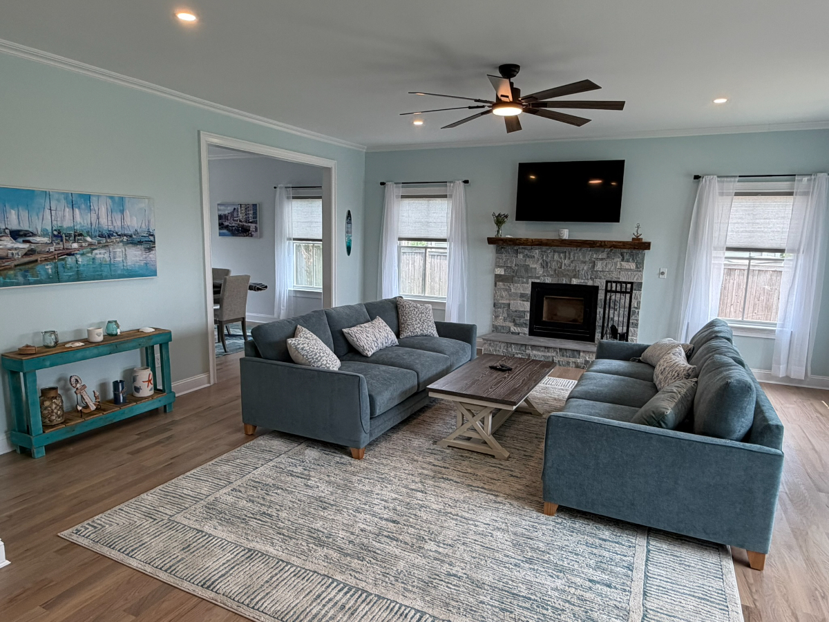 2 Bed, 2 Bath, King/Queen, Entire House, Pet Friendly, Water Views - Photo 3