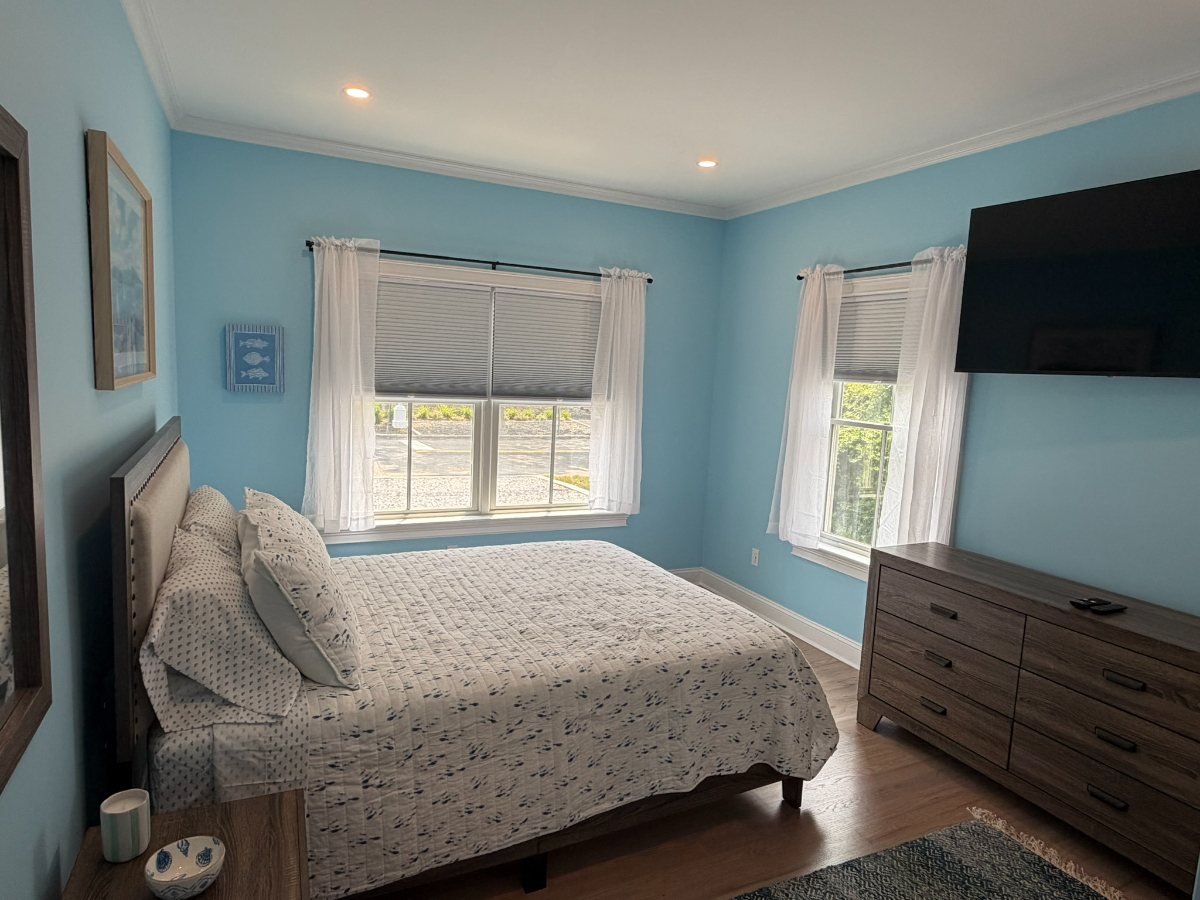 2 Bed, 2 Bath, King/Queen, Entire House, Pet Friendly, Water Views - Photo 11