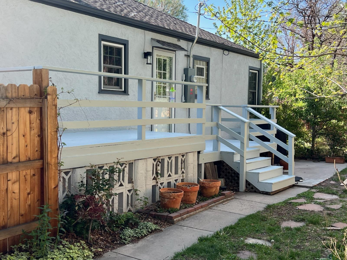 Comfortable 1BR Lower-Level Retreat in a Beautiful Setting, Minutes from Patty Jewett Golf Course, Downtown & Everyday Essentials