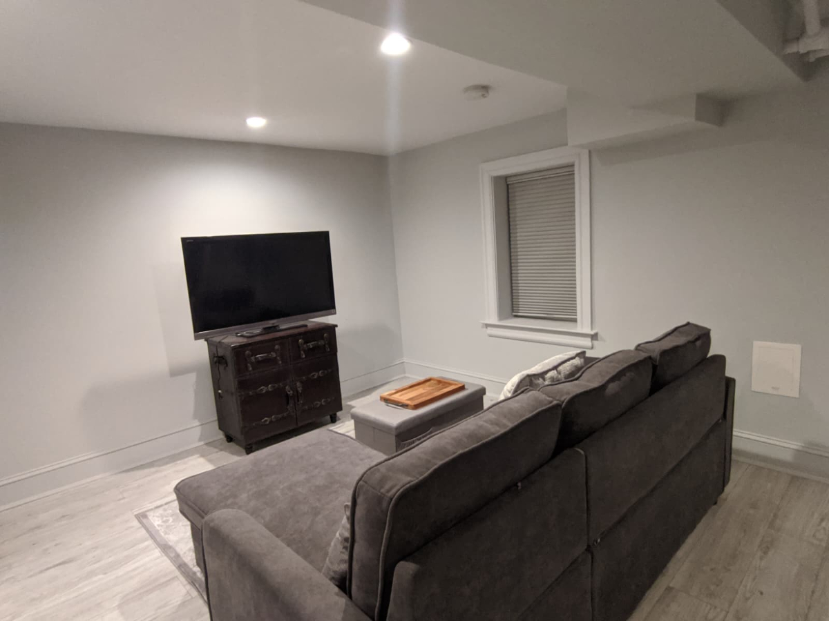 Renovated English Basement - centrally located with parking - Photo 2