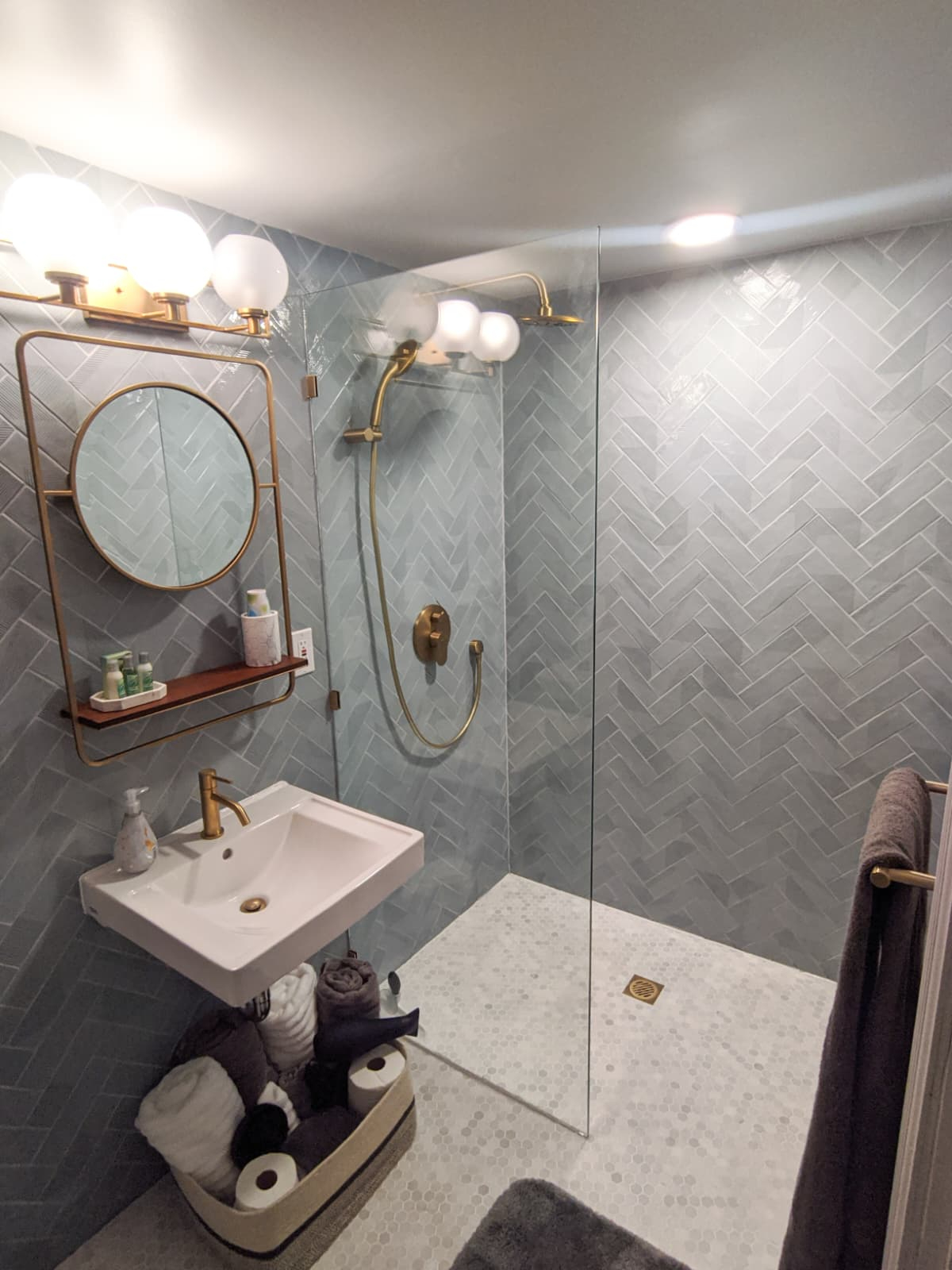Renovated English Basement - centrally located with parking - Photo 3