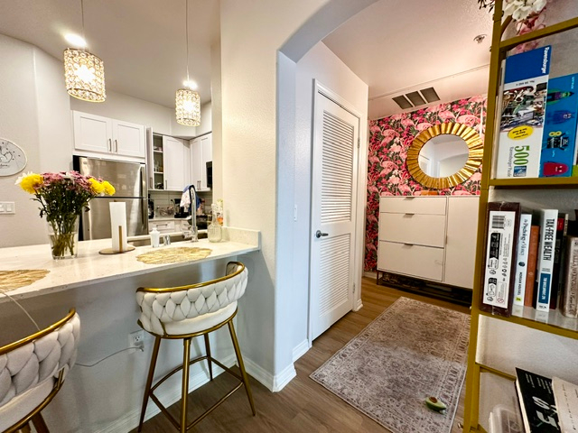 Fully Furnished Luxury 1BR Apartment - Photo 3