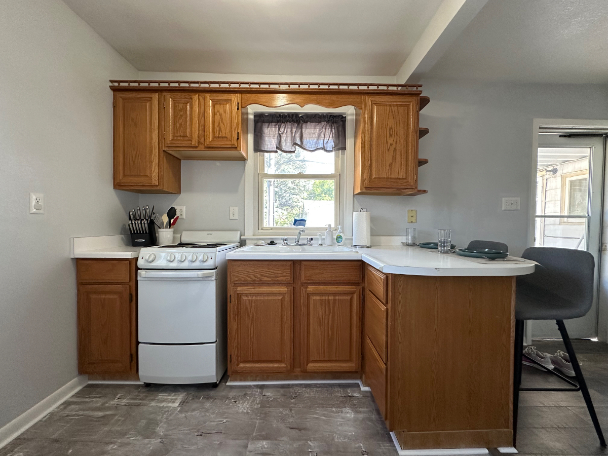 Cozy, Comfy and Great Central Location - Photo 2