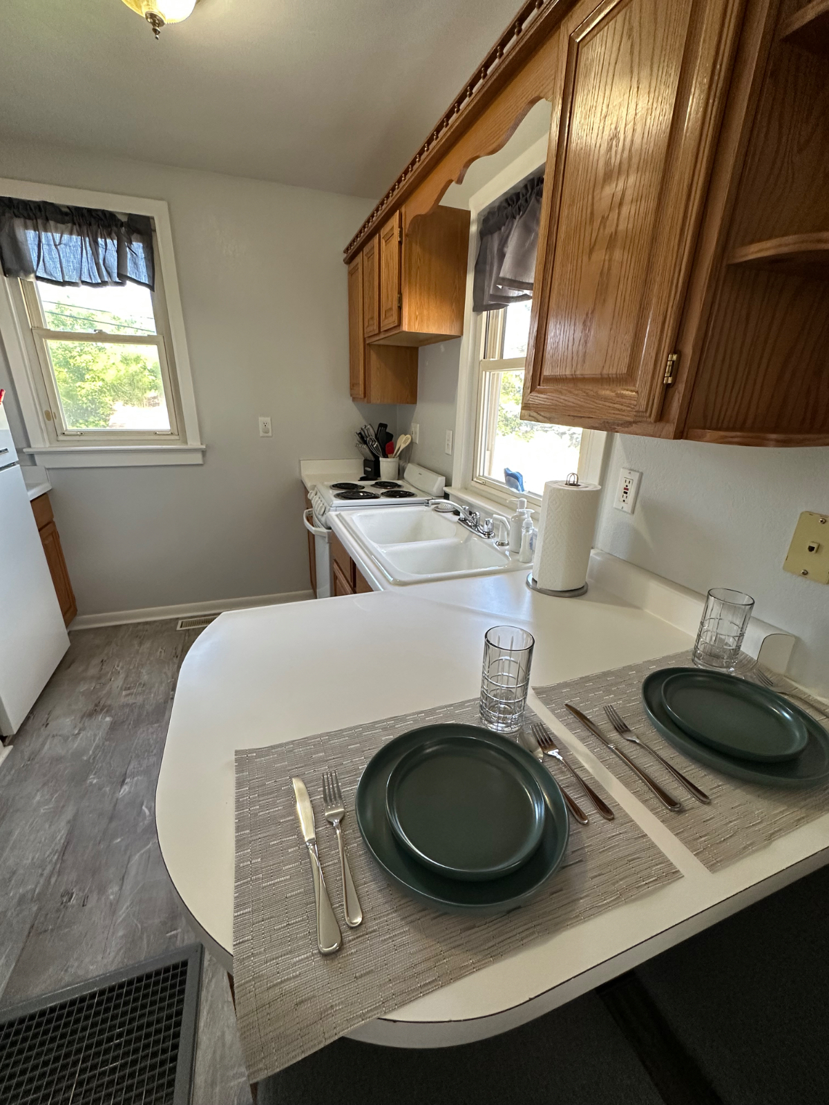 Cozy, Comfy and Great Central Location - Photo 5
