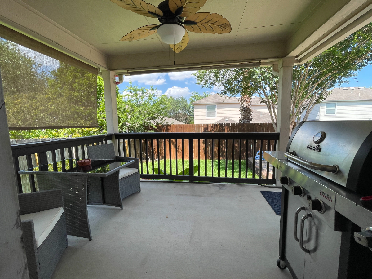 Furnished Bedroom + with Sparkling Pool in Converse, TX - Photo 12