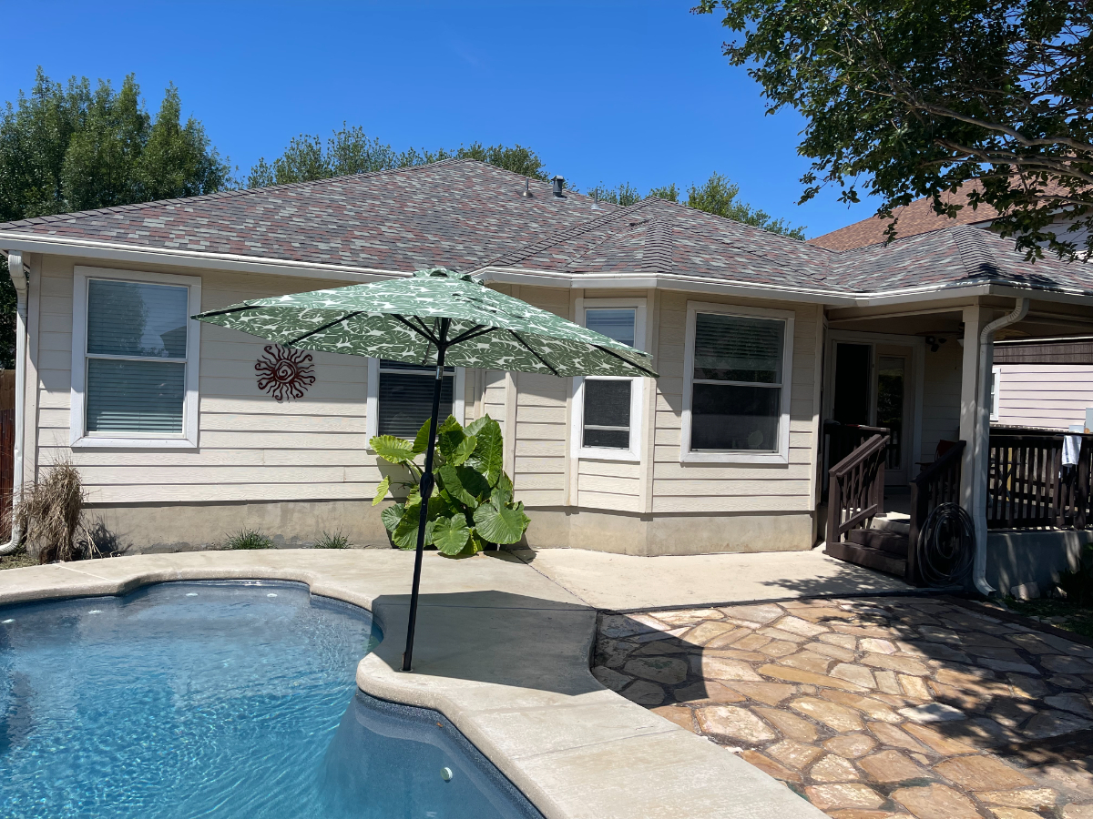 Furnished Bedroom + with Sparkling Pool in Converse, TX - Photo 2