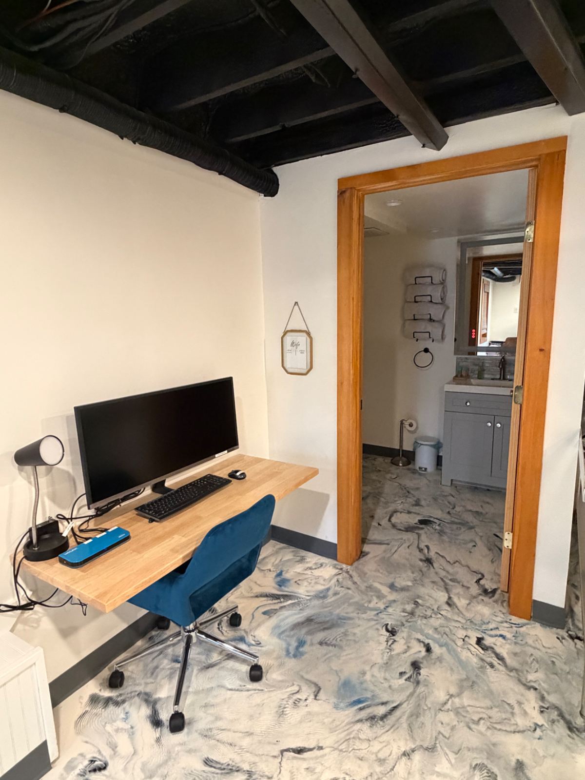 Riverfront renovated Studio/Downtown Village. Kitchenette & Washer/Dryer. Utilities included. - Photo 7