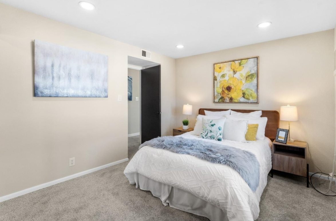 Furnished 3 bed 2bath Single Family House - Photo 3