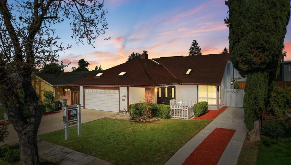 Furnished 3 bed 2bath Single Family House - Photo 2