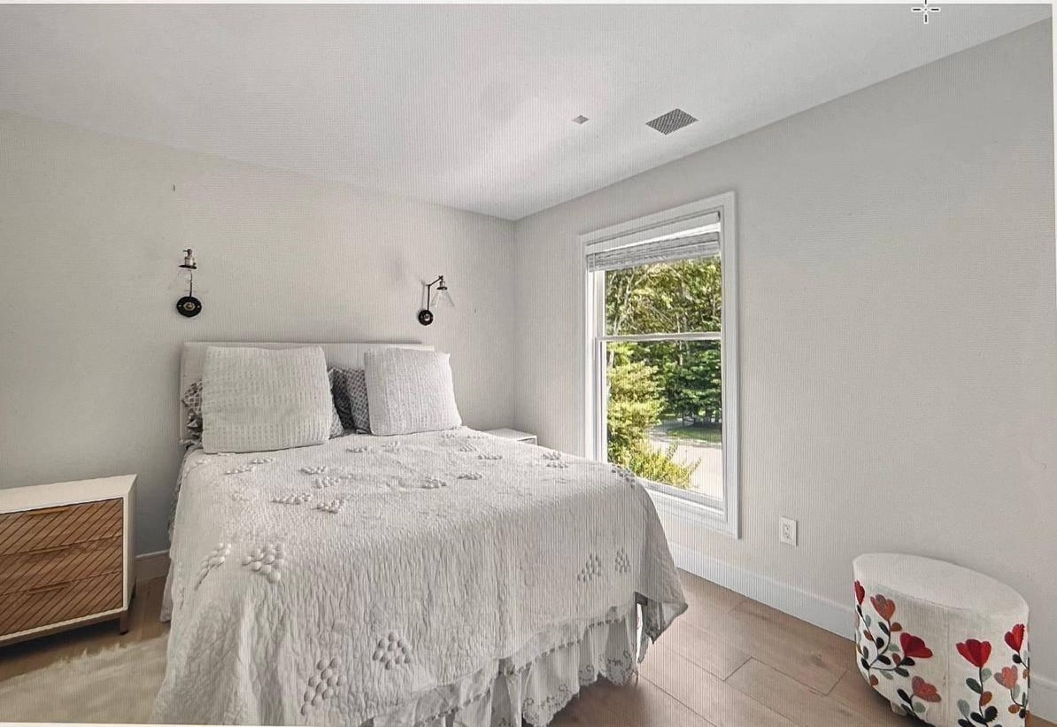 Fully Renovated Spacious 5BR Home With Heated Pool, Finished Basement, Sleeps 10 & Near US Open - Photo 4