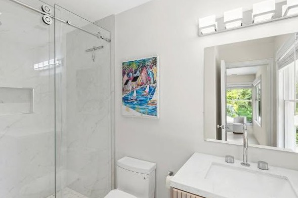 Fully Renovated Spacious 5BR Home With Heated Pool, Finished Basement, Sleeps 10 & Near US Open - Photo 7