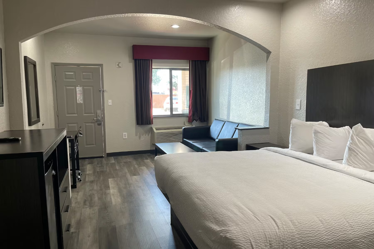 Studio King Suite - Photo 9