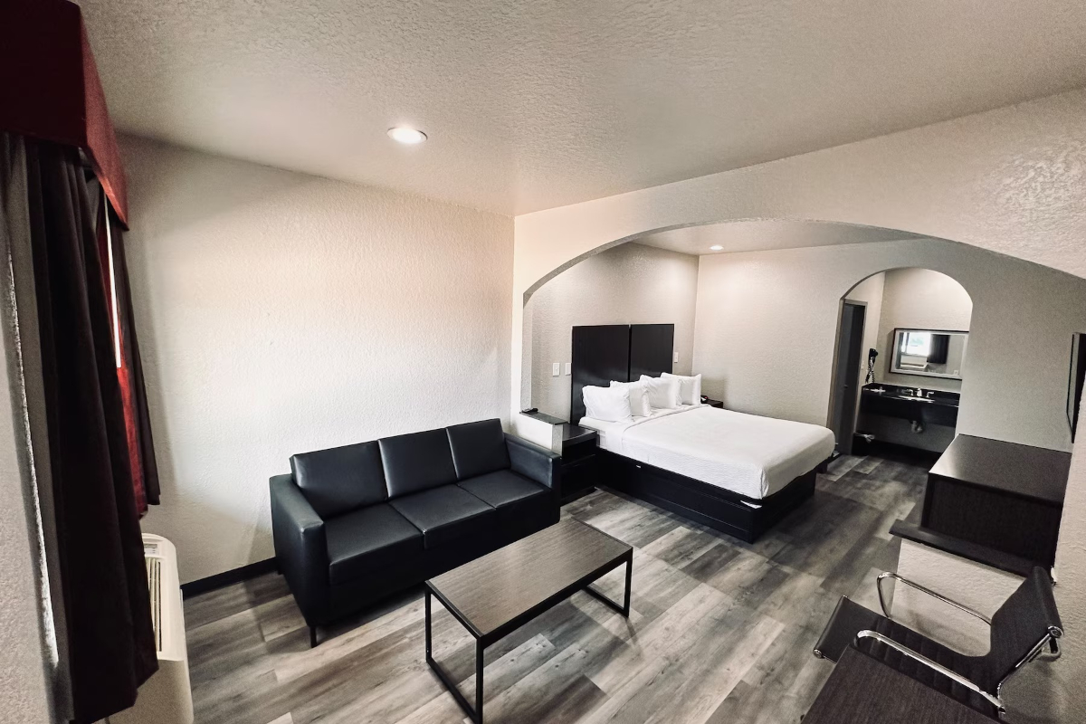 Studio King Suite - Photo 4