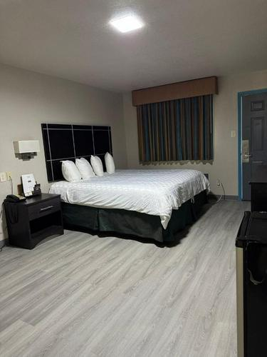 Single Queen Suite - Photo 10