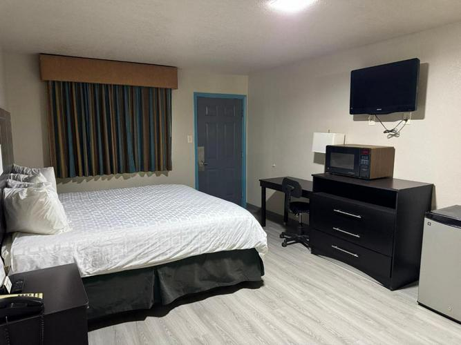 Single Queen Suite - Photo 12