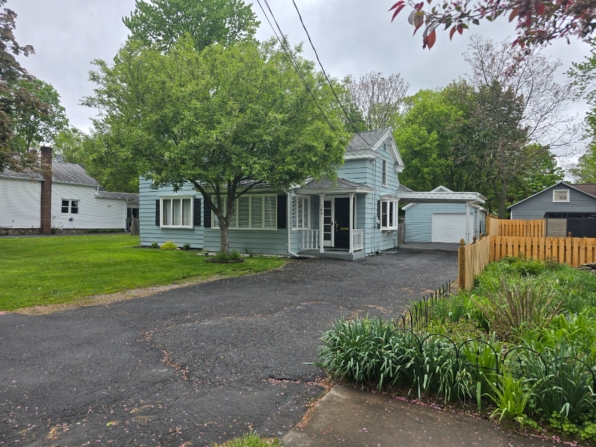 Great location close to hospitals - Photo 7