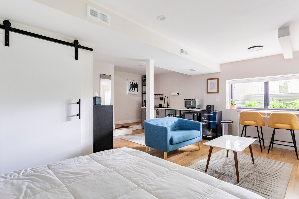 Private 1BR w/ Patio - Heart of Petworth - 5 min Walk to Metro -  All utilities incl - Photo 9