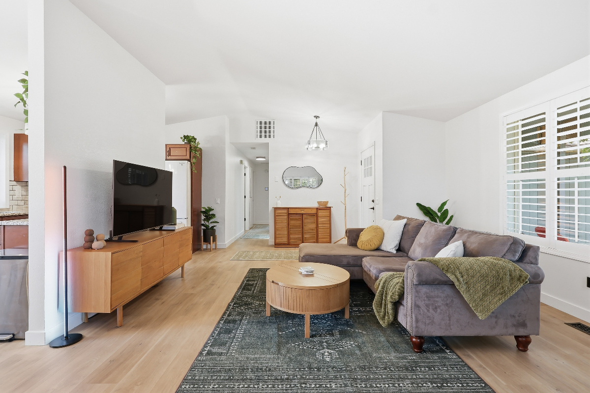 Renovated Midtown Sanctuary - Dedicated Office/Dog Friendly/Near Hospital - Photo 1