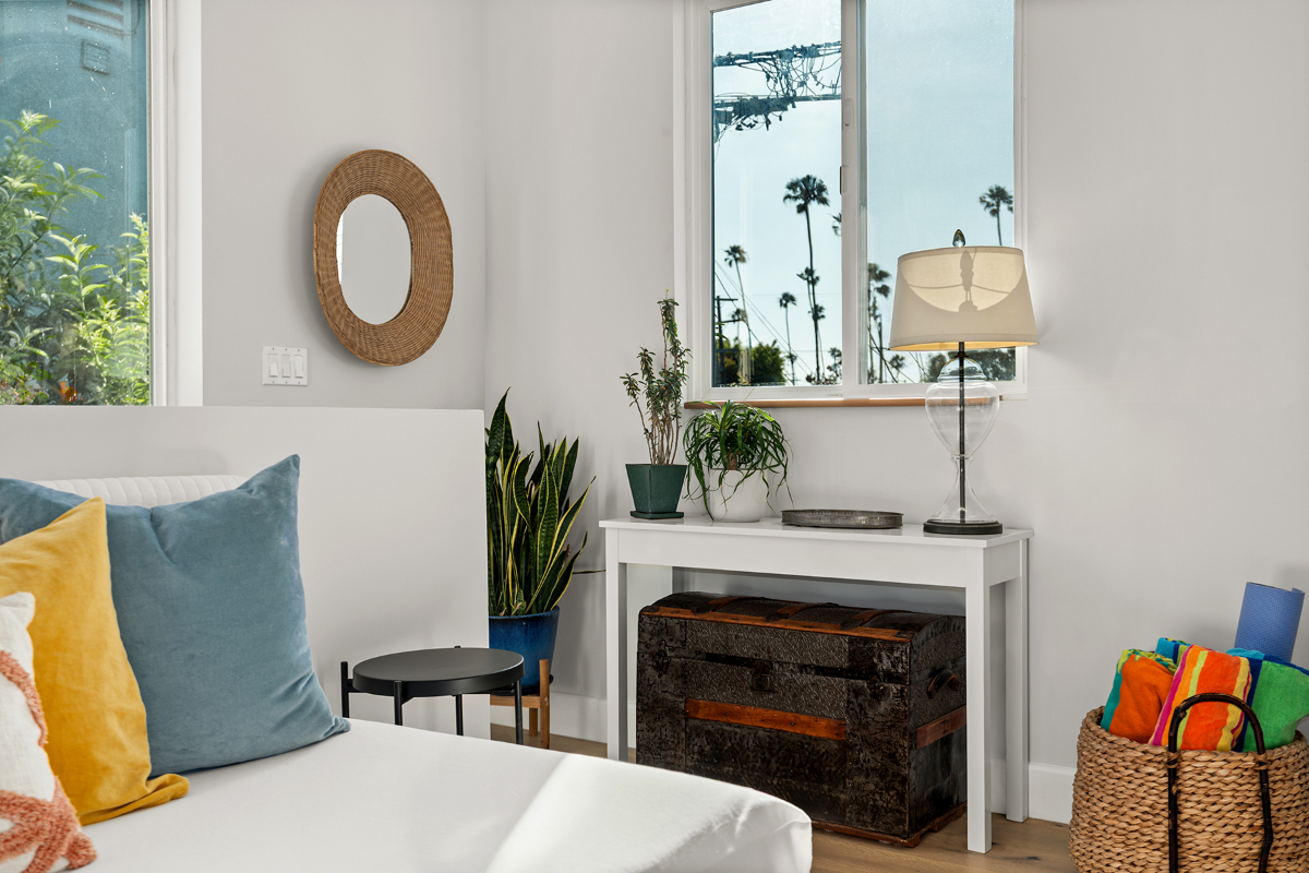 Venice Beach 1-Bedroom Apartment w/ Roof Top Deck - Photo 3