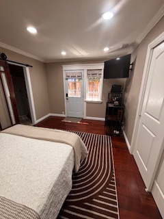 Private Entrance Bedroom & Bathroom for Healthcare professionals - Photo 4