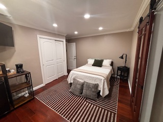 Private Entrance Bedroom & Bathroom for Healthcare professionals - Photo 5