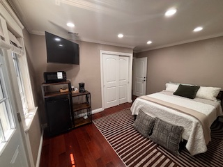Private Entrance Bedroom & Bathroom for Healthcare professionals - Photo 6