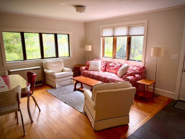 The Orchard House - Quiet Woodland Retreat Near Trails, River Access & Skiing with Utilities Include - Photo 2