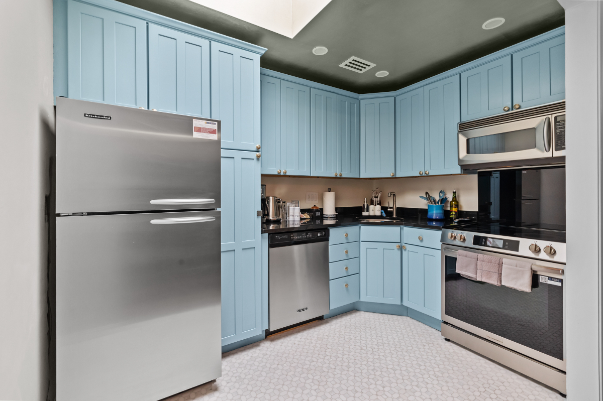Inviting 1BR Downtown U St Artist's Penthouse with Private Roof Deck & Parking - Photo 9
