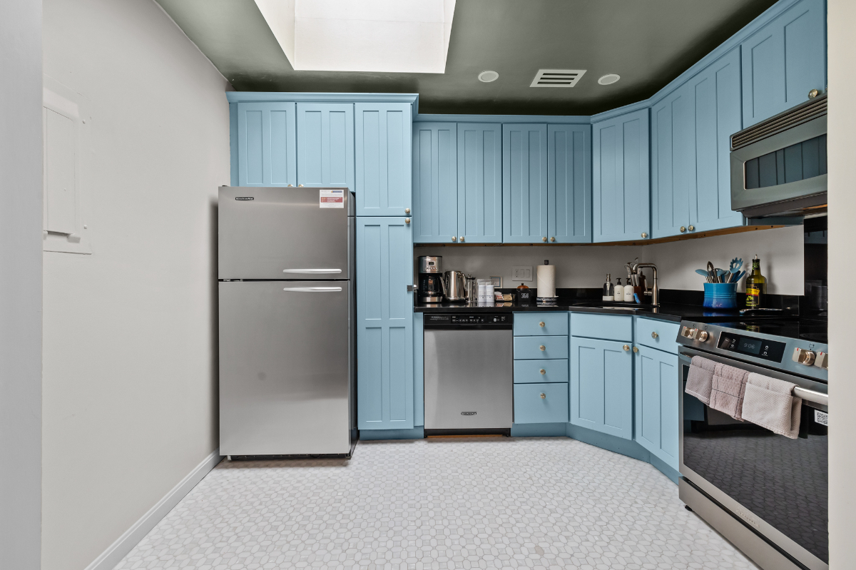 Inviting 1BR Downtown U St Artist's Penthouse with Private Roof Deck & Parking - Photo 10