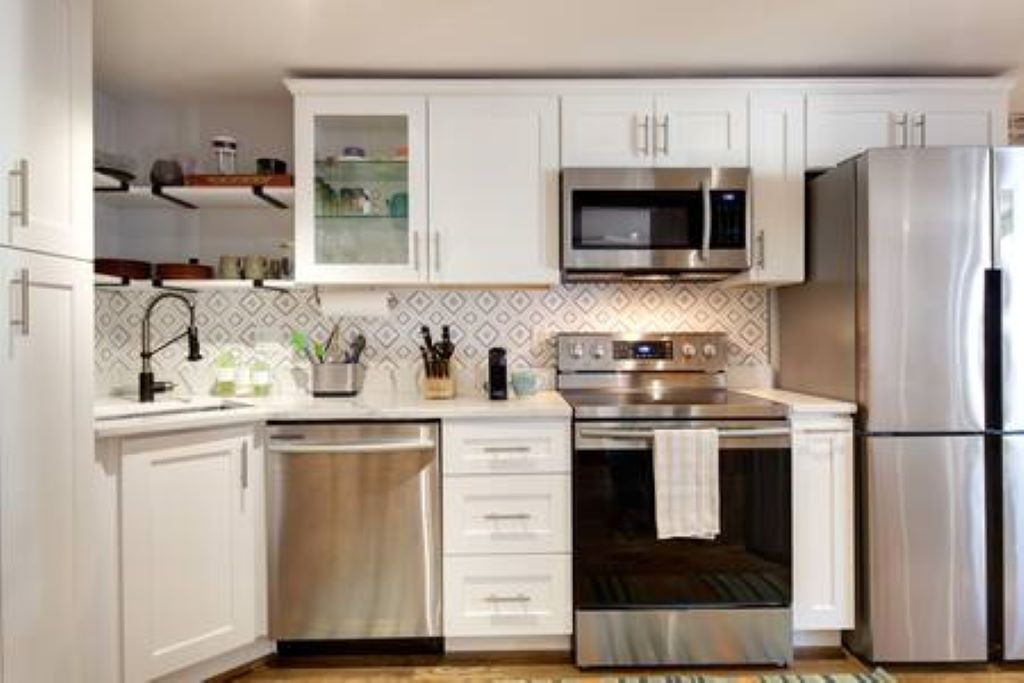2-bed, 1-bath Oasis in Cleveland Park - Photo 2
